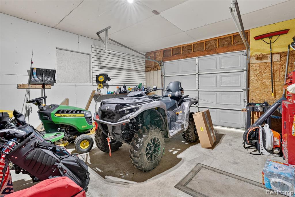 8696 Sargent Road, Fowlerville, MI 48836 — Photo 26