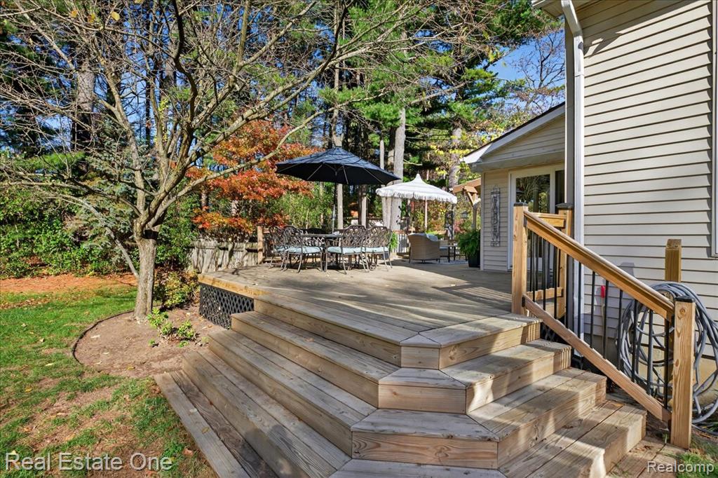 693 Knibbe Road, Lake Orion, MI 48362 — Photo 13