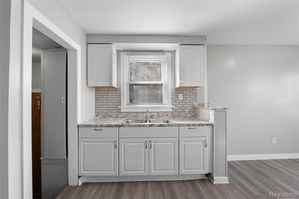 8614 Robson Street, Detroit, MI 48228 — Photo 12
