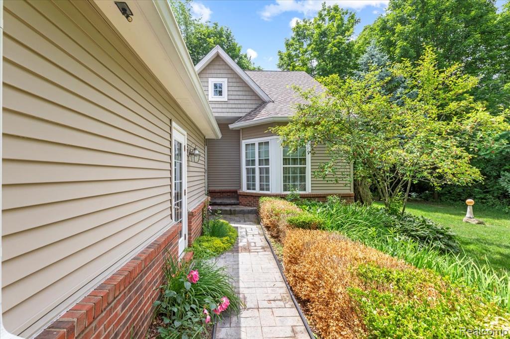 118 Fox Hollow Drive, Metamora, MI 48455 — Photo 4
