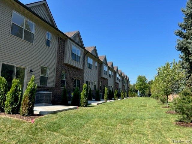 4156 SECLUDED PINES DR, Sterling Heights, MI 48314 — Photo 2