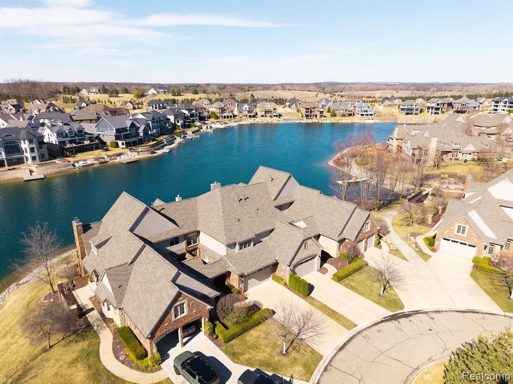 10725 WATERFALL, South Lyon, MI 48178 — Photo 42