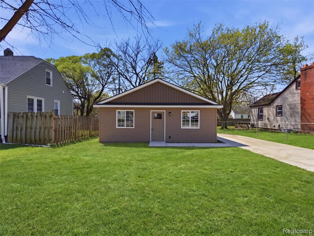 1005 Lakeview Street, Waterford, MI 48328 — Photo 2