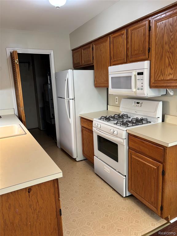 7751 LAKE RIDGE DR UNIT 28, Waterford, MI 48327 — Photo 5