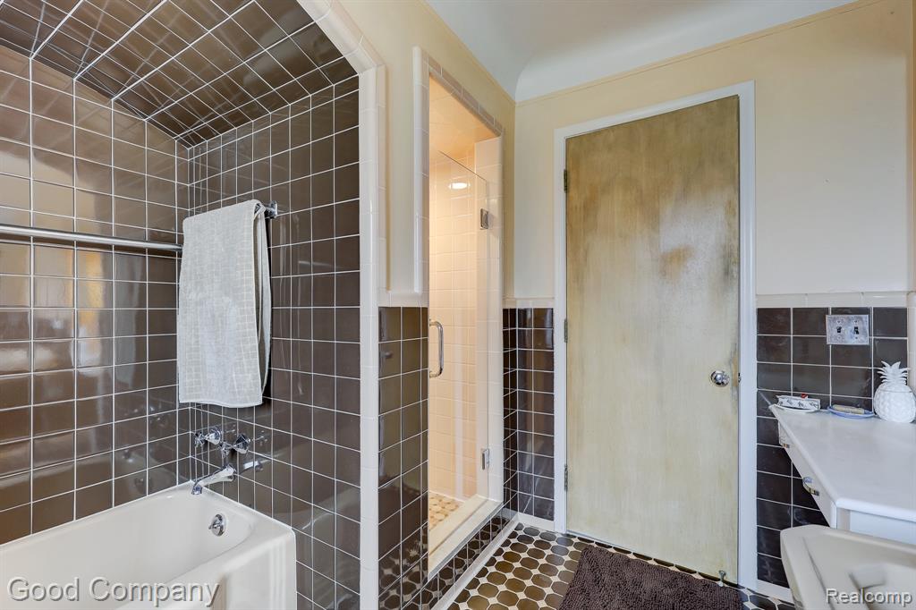 1557 Lochmoor Boulevard, Grosse Pointe Woods, MI 48236 — Photo 38