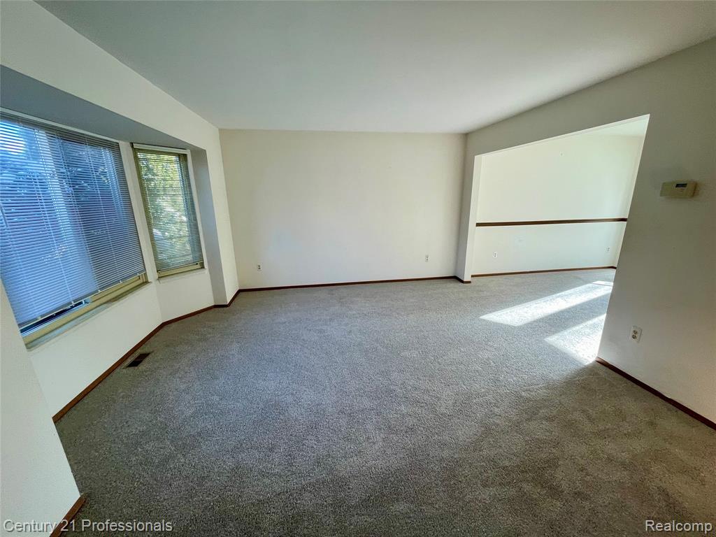 726 Baker Street, Rochester Hills, MI 48307 — Photo 10