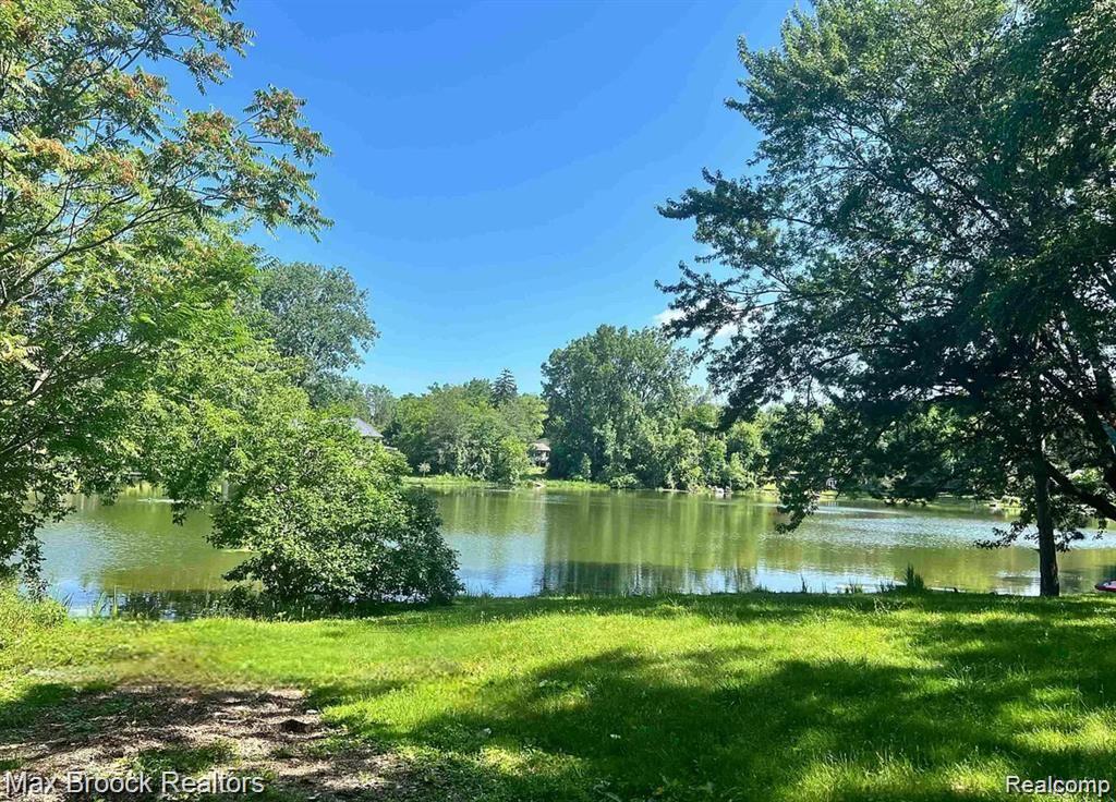 4995 LOCKHART Street, West Bloomfield, MI 48323 — Photo 11