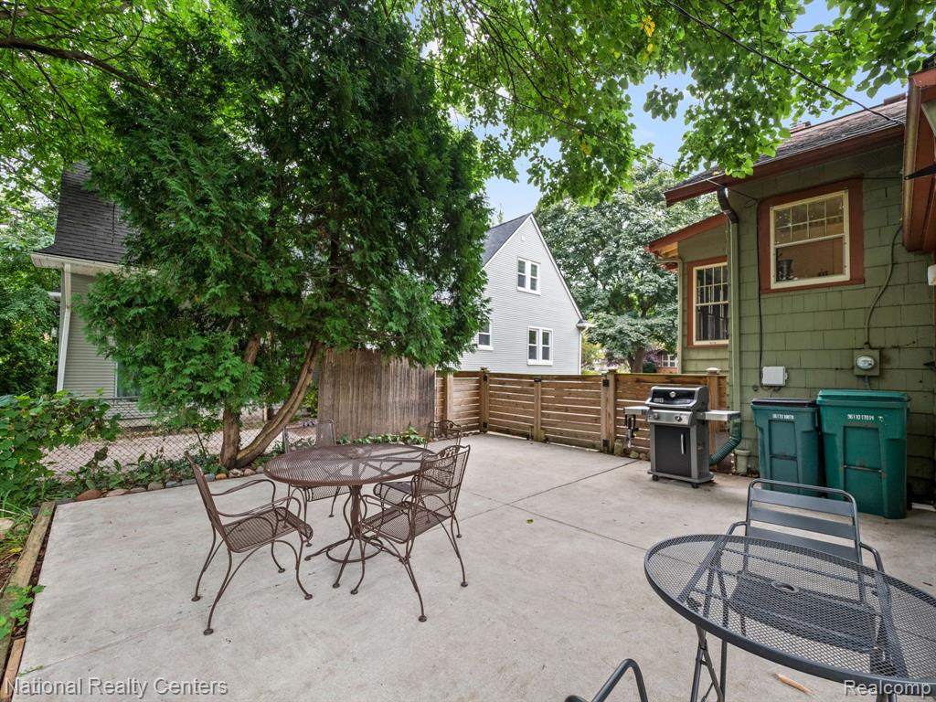 44 DEVONSHIRE Road, Pleasant Ridge, MI — Photo 4