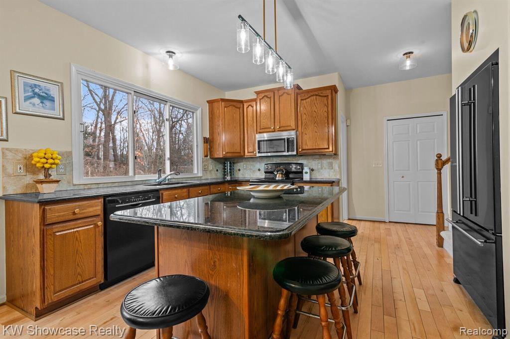 5294 BRIDGE Trail E, Commerce Twp, MI 48382 — Photo 10