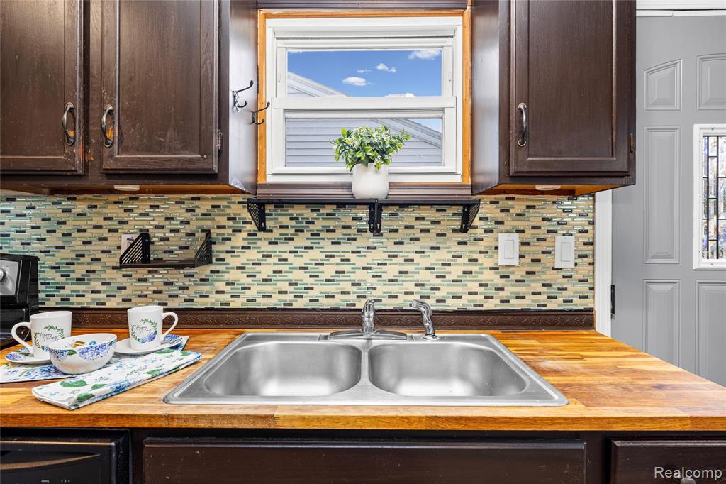 28980 Dawson Street, Garden City, MI — Photo 13