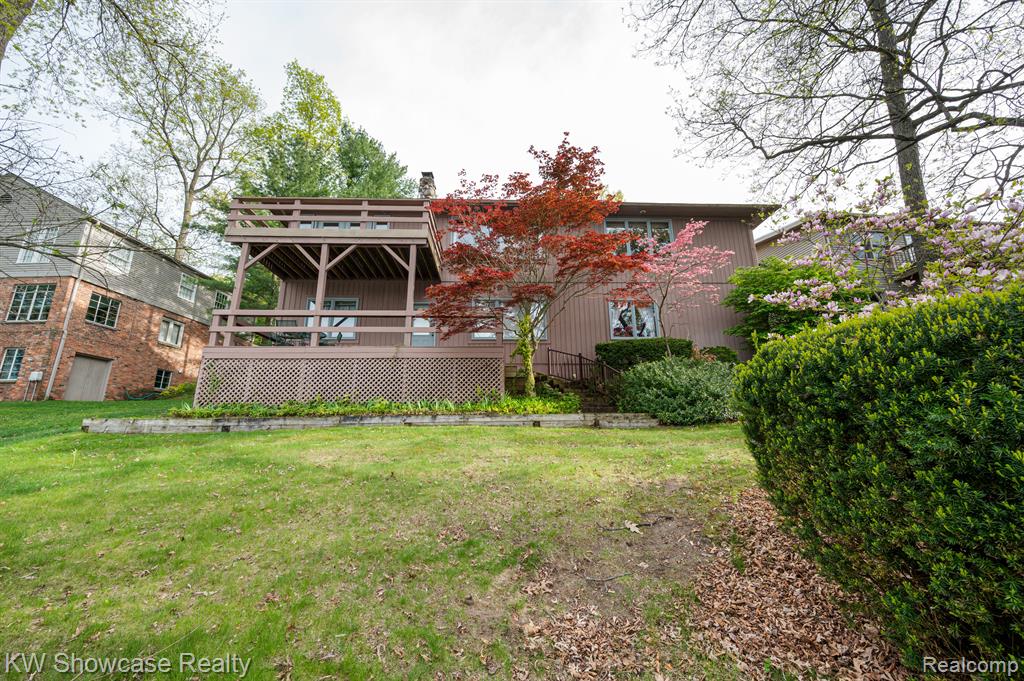 5867 COMMUNITY Drive, Brighton, MI 48116 — Photo 8