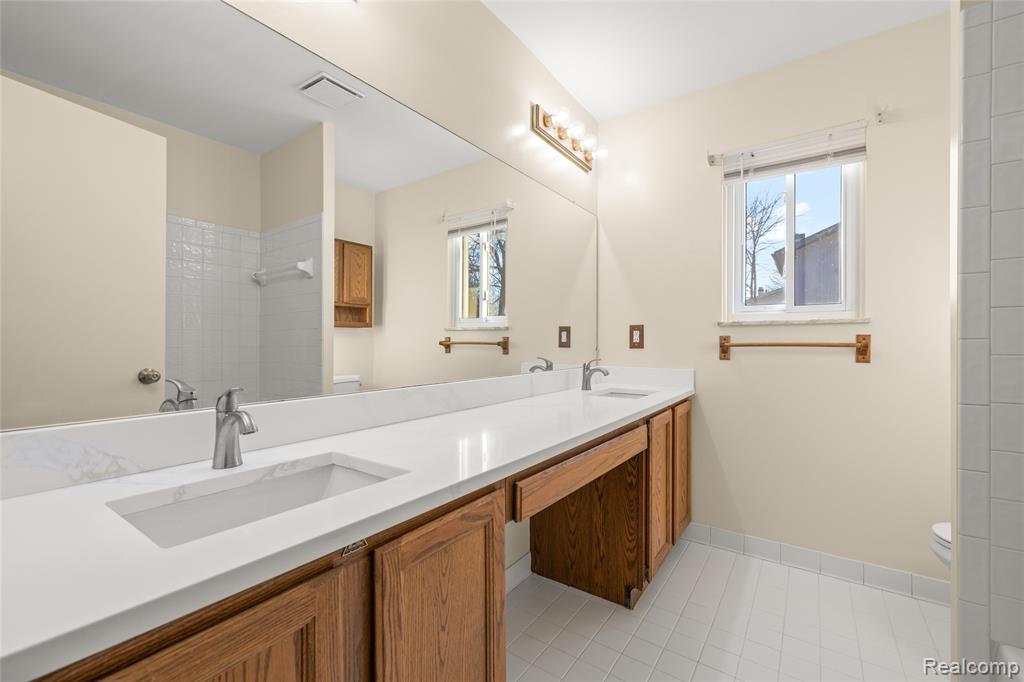 40661 Oakwood Drive, Novi, MI — Photo 17