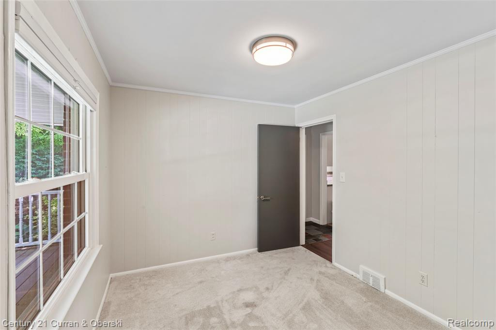 505 Hollywood Avenue, Grosse Pointe Woods, MI 48236 — Photo 14
