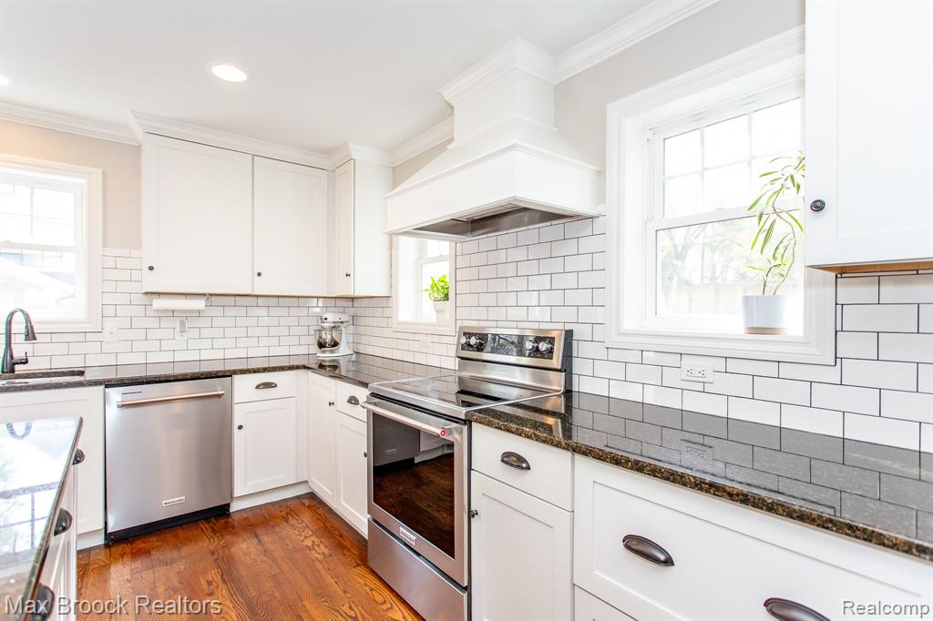 924 N Maple Avenue, Royal Oak, MI 48067 — Photo 14
