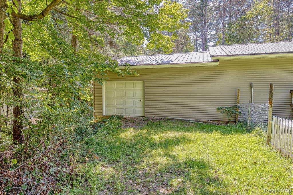 6855 Lyons Road, Imlay City, MI 48444 — Photo 7
