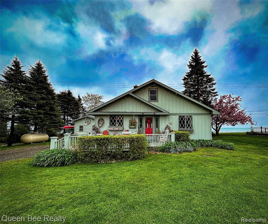 2109 S Lakeshore Road, Harbor Beach, MI 48441