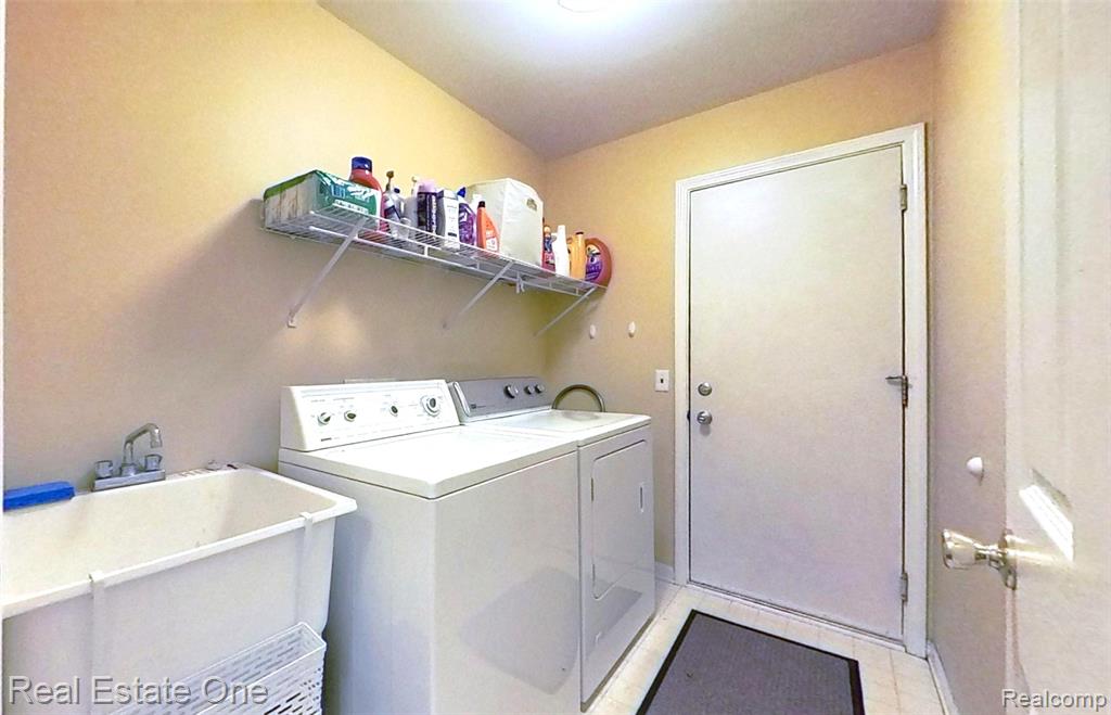 691 Chestnut Drive, Wixom, MI 48393 — Photo 36