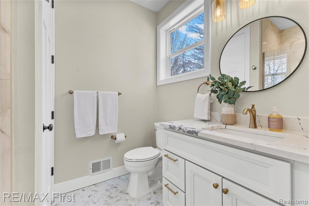 700 Devillen Avenue, Royal Oak, MI 48073 — Photo 21