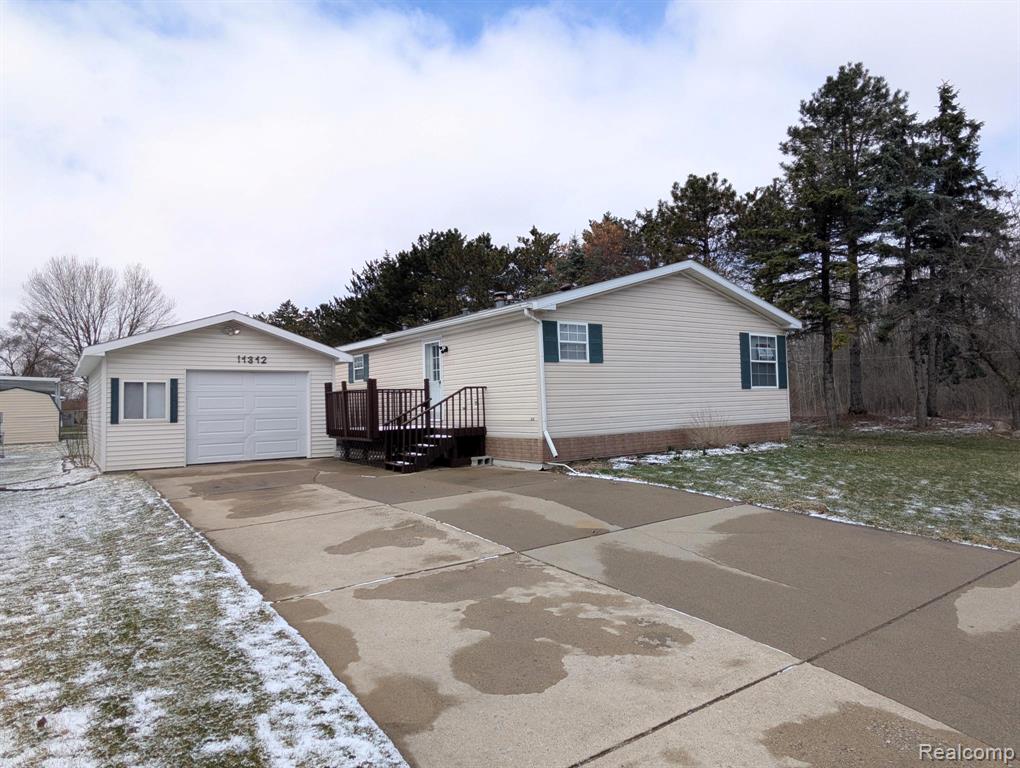 11312 N Lake Drive, Fenton, MI 48430 — Photo 21