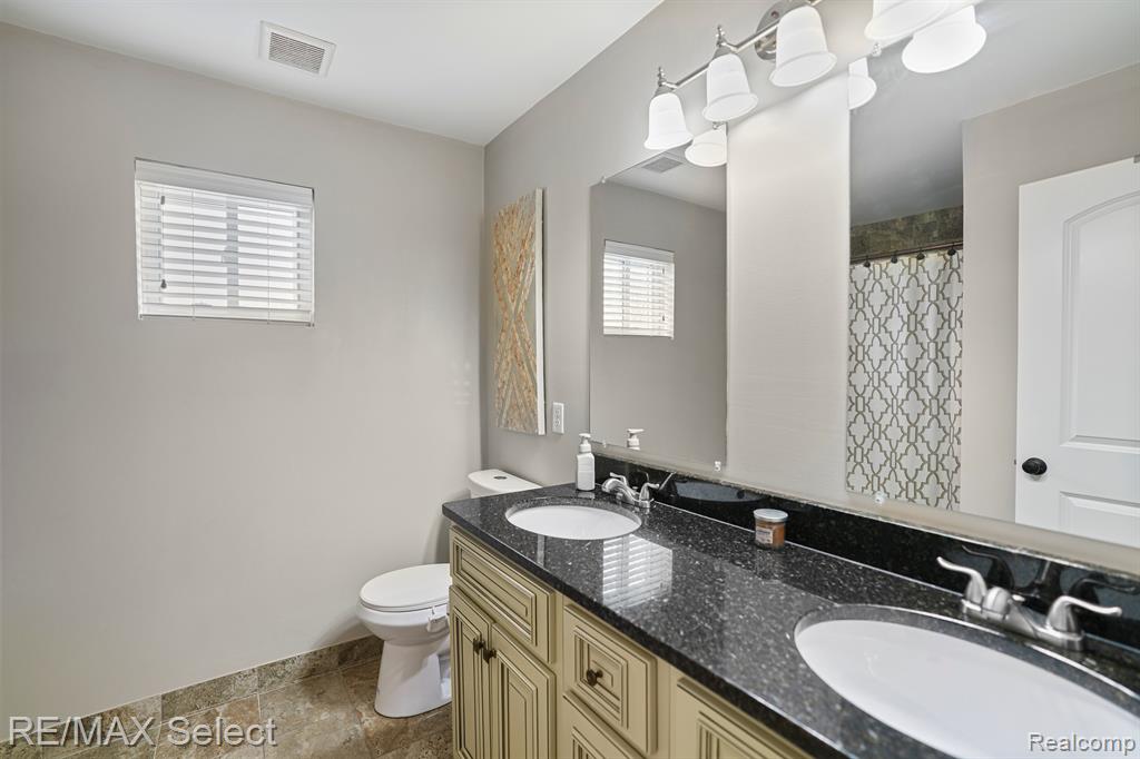 9212 HIDDEN OAKS Drive, Grand Blanc, MI 48439 — Photo 22