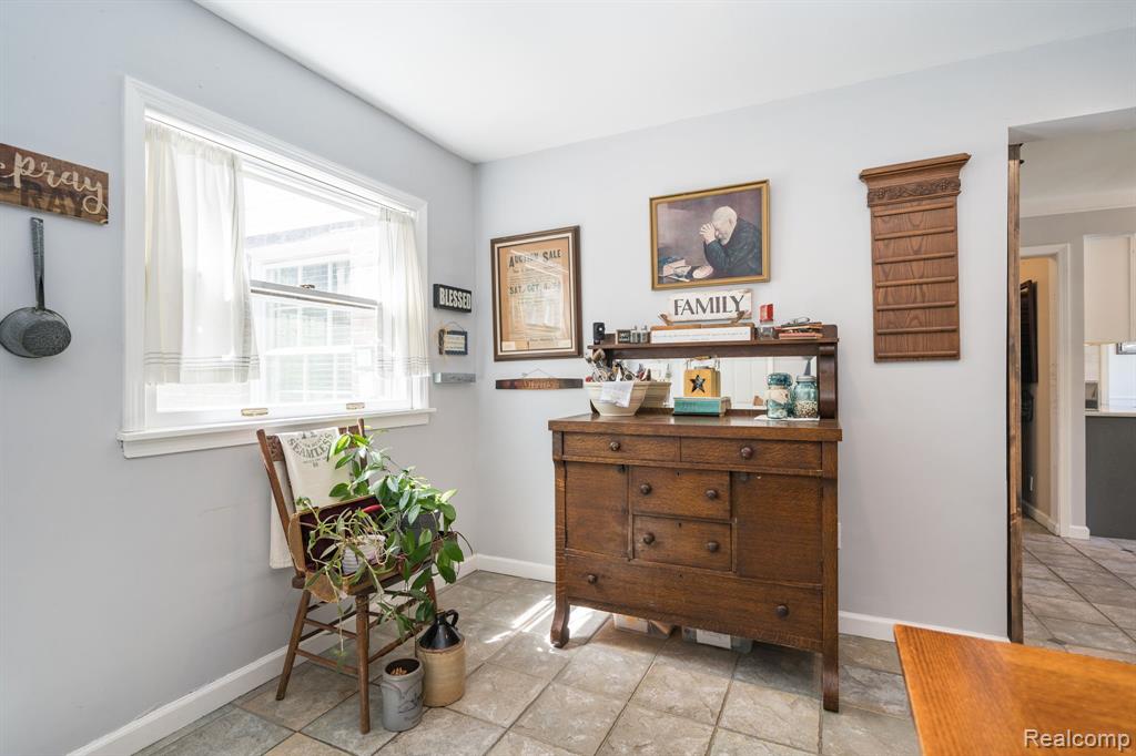 28090 Sunset Boulevard W, Lathrup Village, MI 48076 — Photo 17