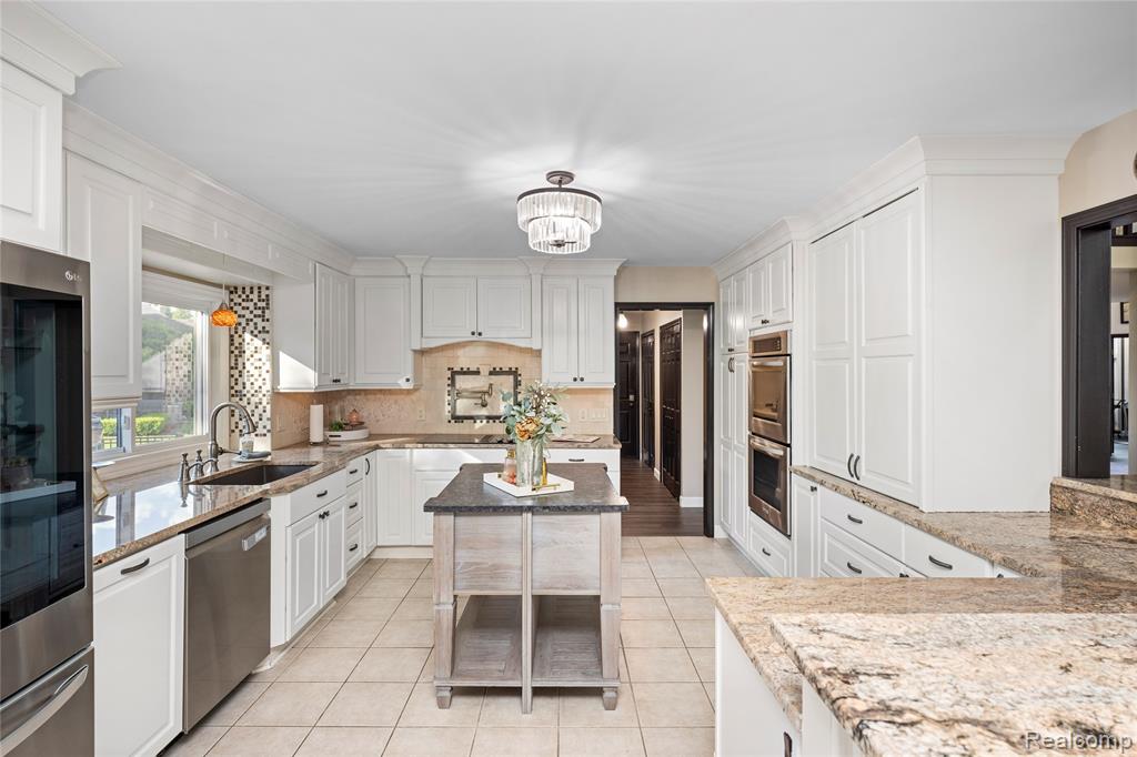 53961 Sutherland Court, Utica, MI 48316 — Photo 18