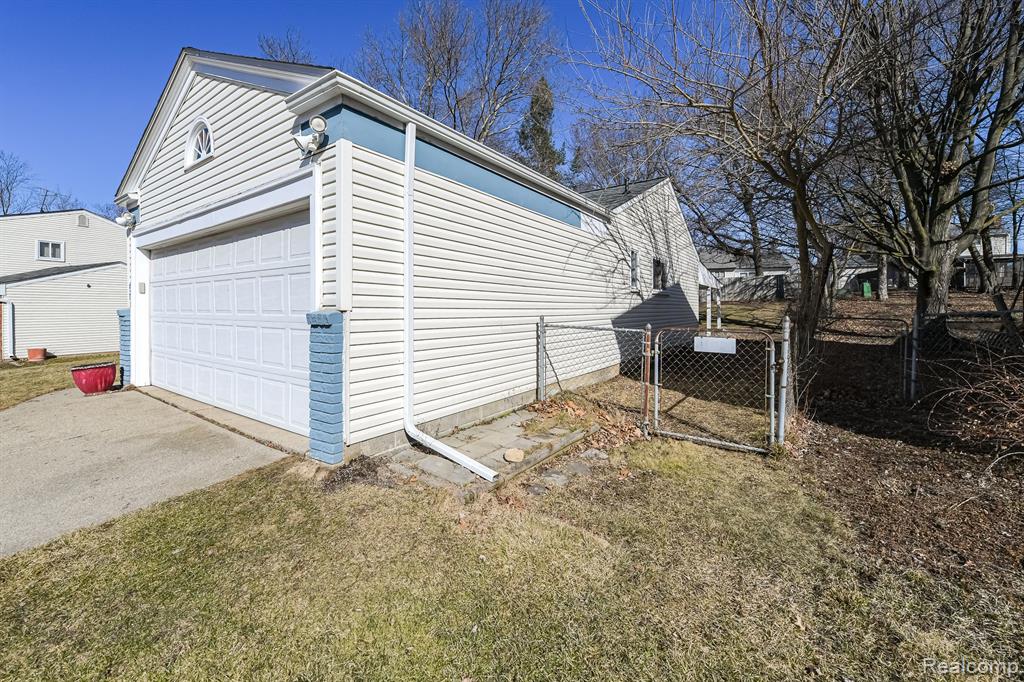 2376 COLONY Way, Ypsilanti, MI 48197 — Photo 28
