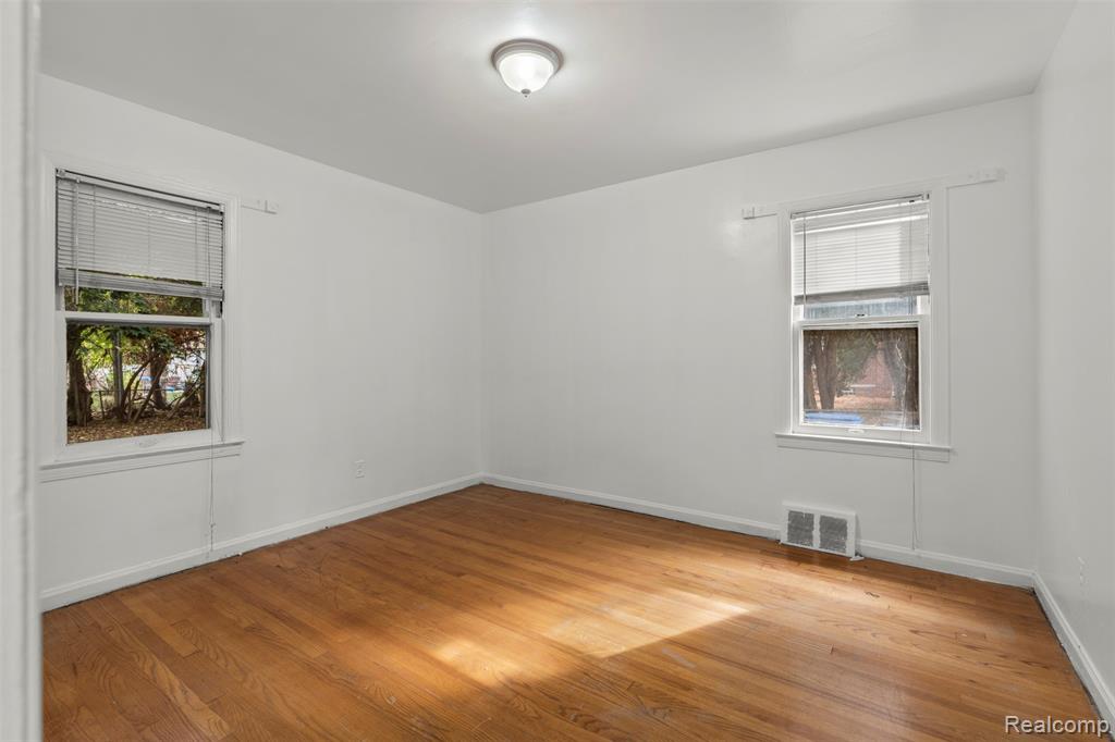8038 Riverdale Street, Dearborn Heights, MI 48127 — Photo 15