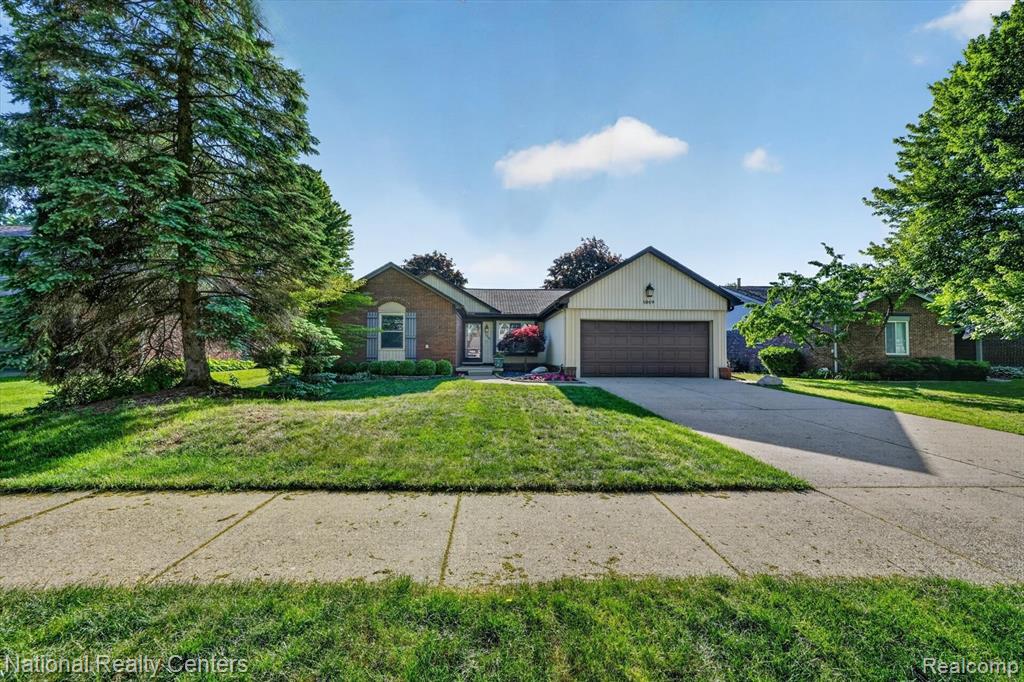 5069 Prentis Drive, Troy, MI 48085 — front exterior
