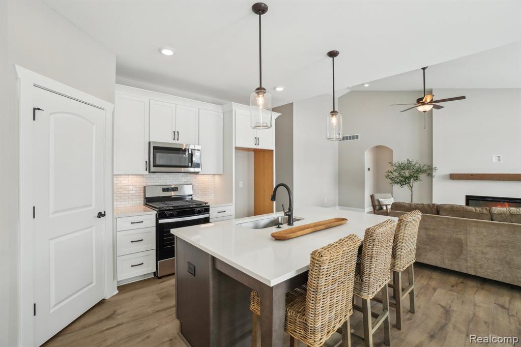 677 Round Rock Dr, Howell, MI 48843 — Photo 11