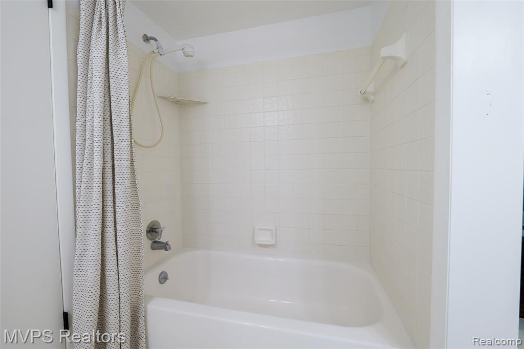 804 S Oak Brook Ridge Drive, 149, Rochester Hills, MI 48307 — Photo 27