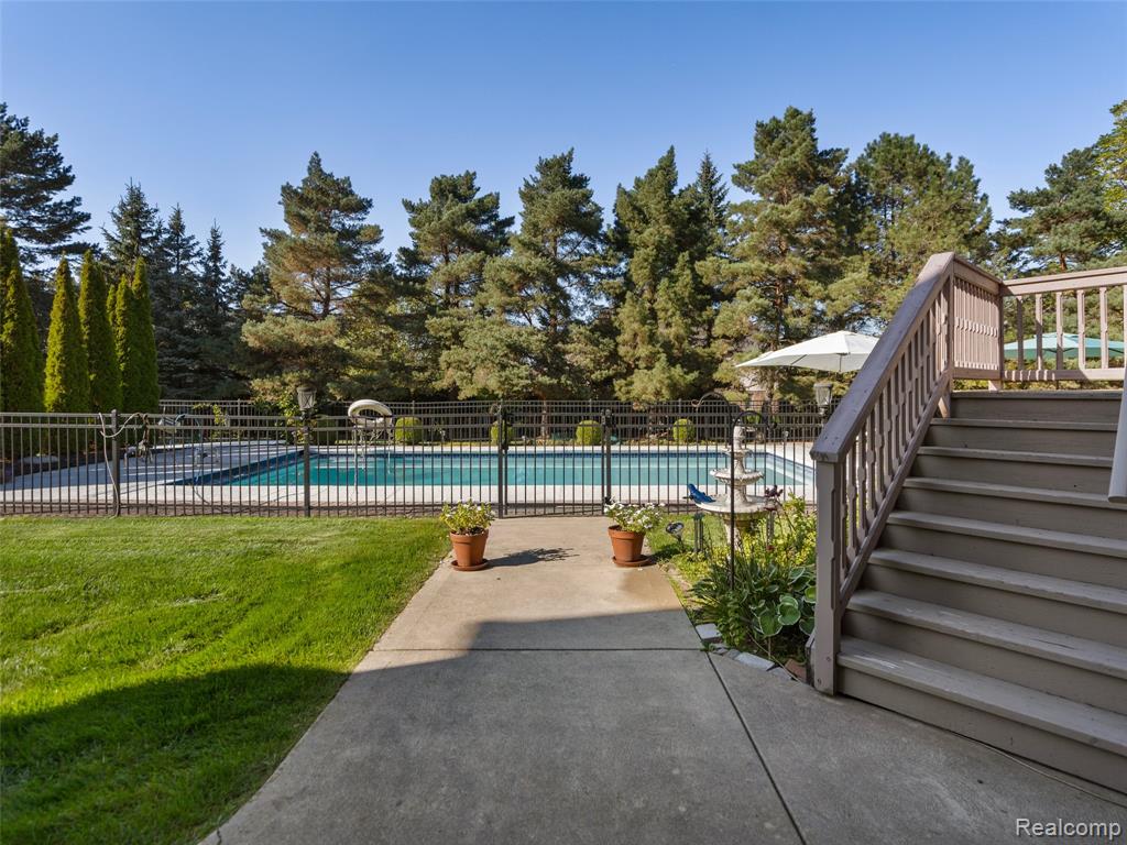 5724 Murfield Drive, Rochester, MI 48306 — Photo 23
