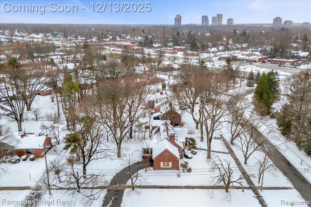 27510 California Drive SE, Lathrup Village, MI 48076 — Photo 38