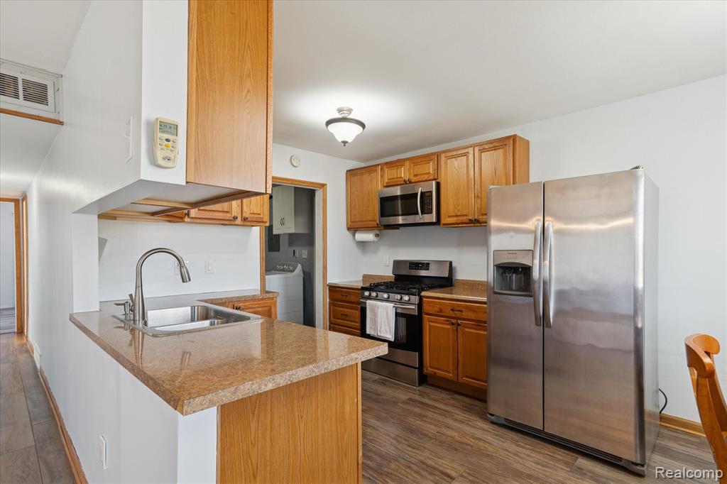 25898 Fairgrove Street, Woodhaven, MI 48183 — Photo 11