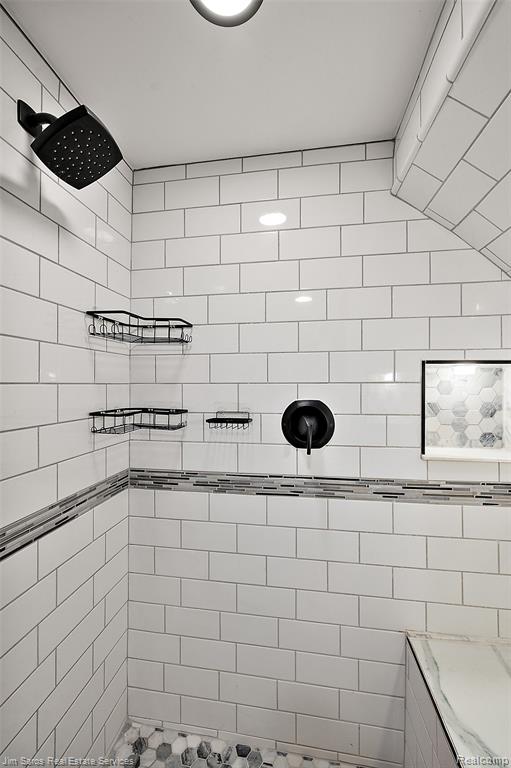 2371 Allard Avenue, Grosse Pointe Woods, MI 48236 — Photo 34
