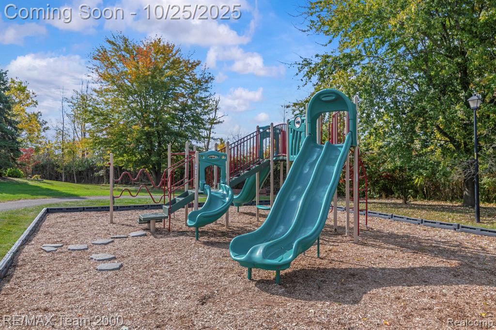 19712 Uroda Street, Brownstown, MI — Photo 42