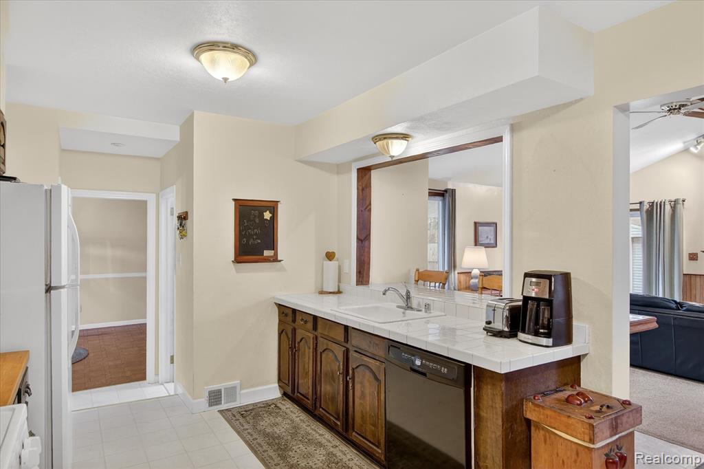 9640 Dudley Street, Taylor, MI 48180 — Photo 11