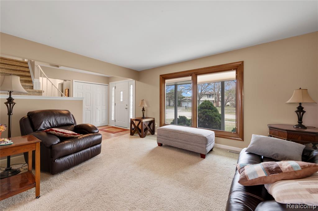 4902 Hubbard Drive, Troy, MI 48085 — Photo 7