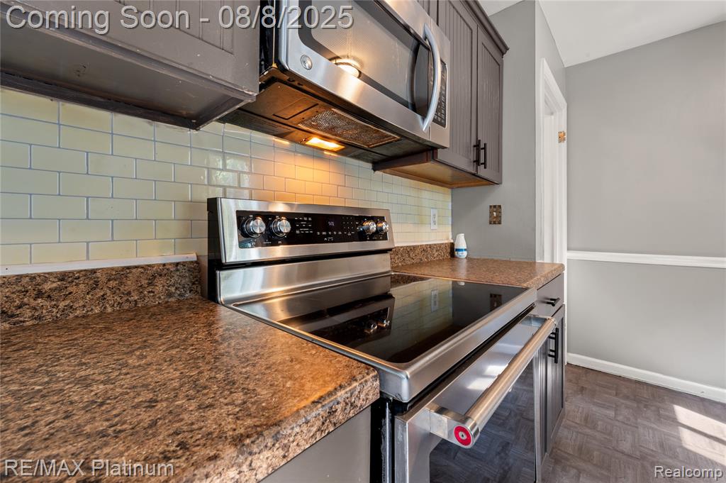 708 Elmwood Drive, Fenton, MI 48430 — Photo 18
