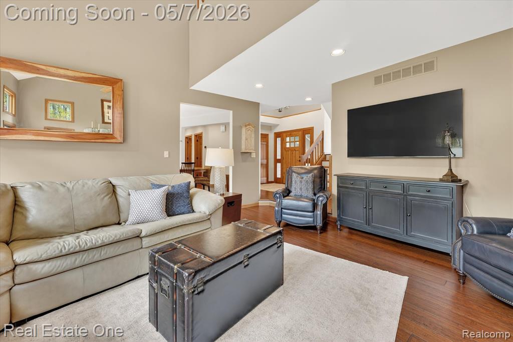 38967 Holsworth Court, Farmington, MI 48331 — Photo 12