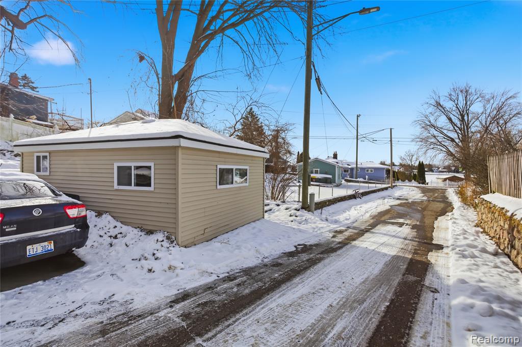 707 Buena, Lake Orion, MI, 48362