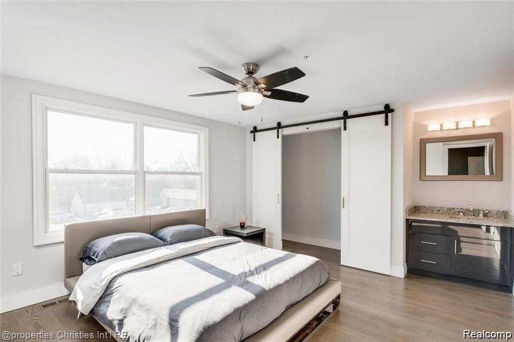 642 W 11 MILE Road, Royal Oak, MI 48067 — Photo 12