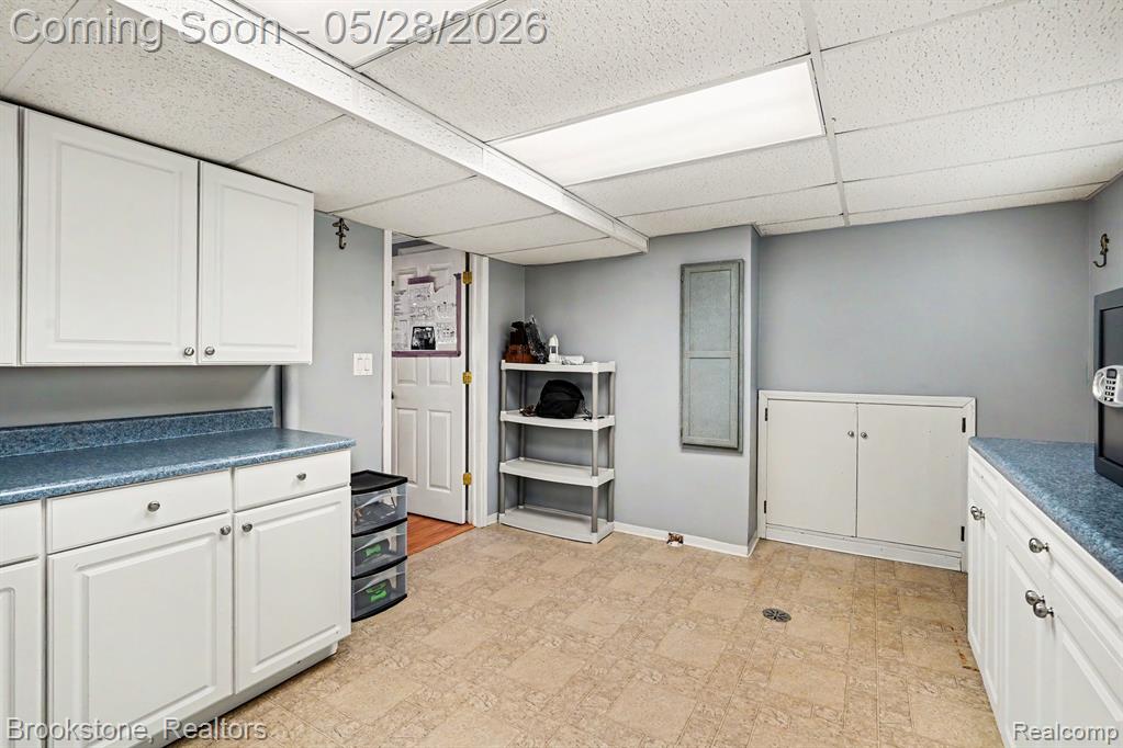 2564 Rainbow Drive, Troy, MI 48083 — Photo 23