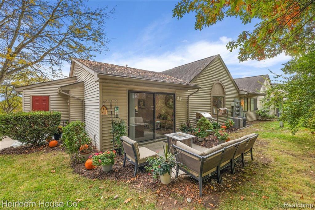 423 WATER TOWER Circle, 100, Brighton, MI 48116 — Photo 25