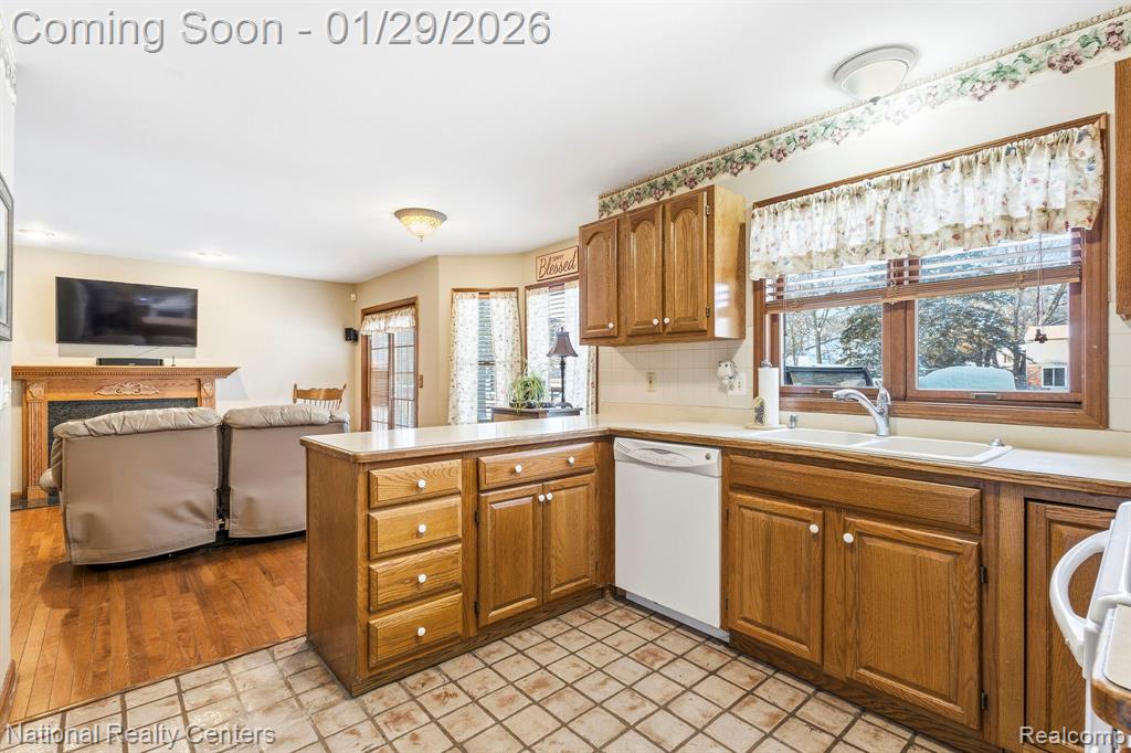 9008 Sussex Street, White Lake, MI — Photo 7