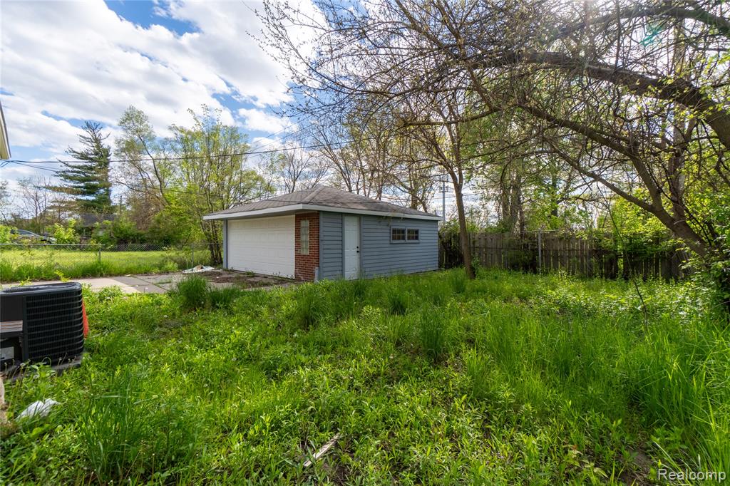 18445 Helen Street, Detroit, MI 48234 — Photo 27