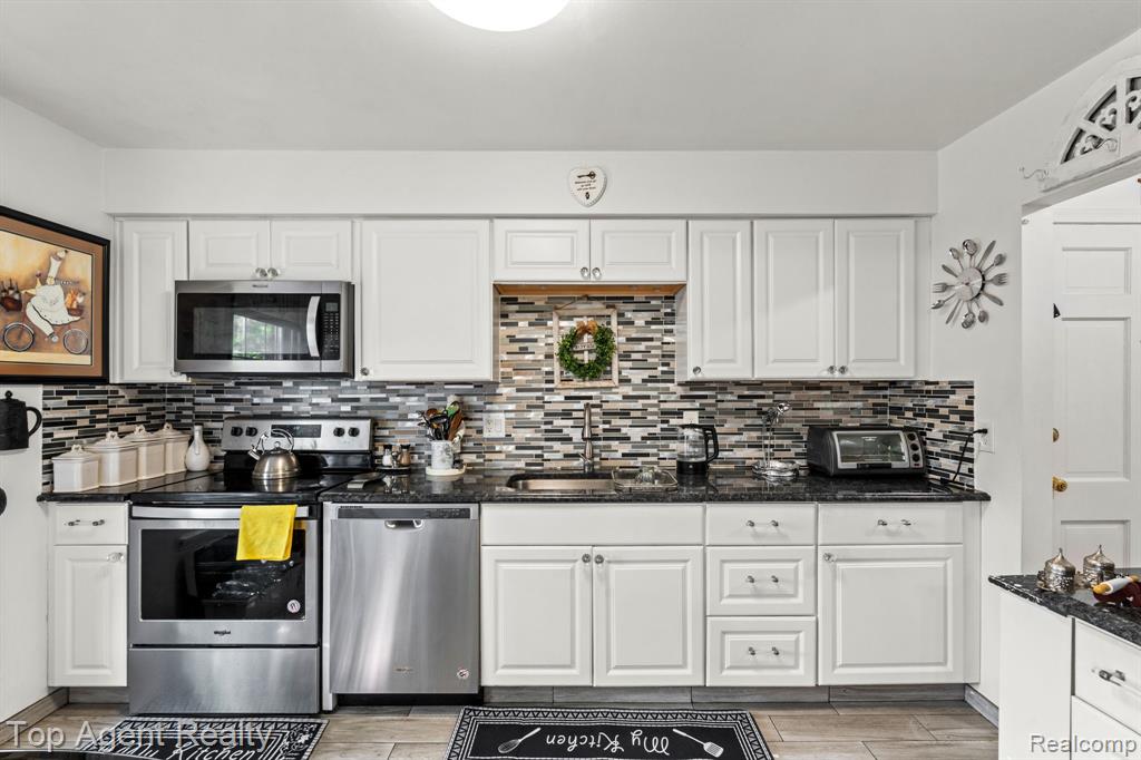 27557 W Echo Valley, 153, Farmington Hills, MI 48334 — Photo 11