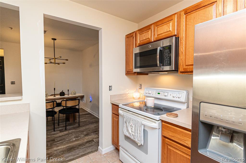 867 Amanda Lane, Pontiac, MI 48340 — Photo 6