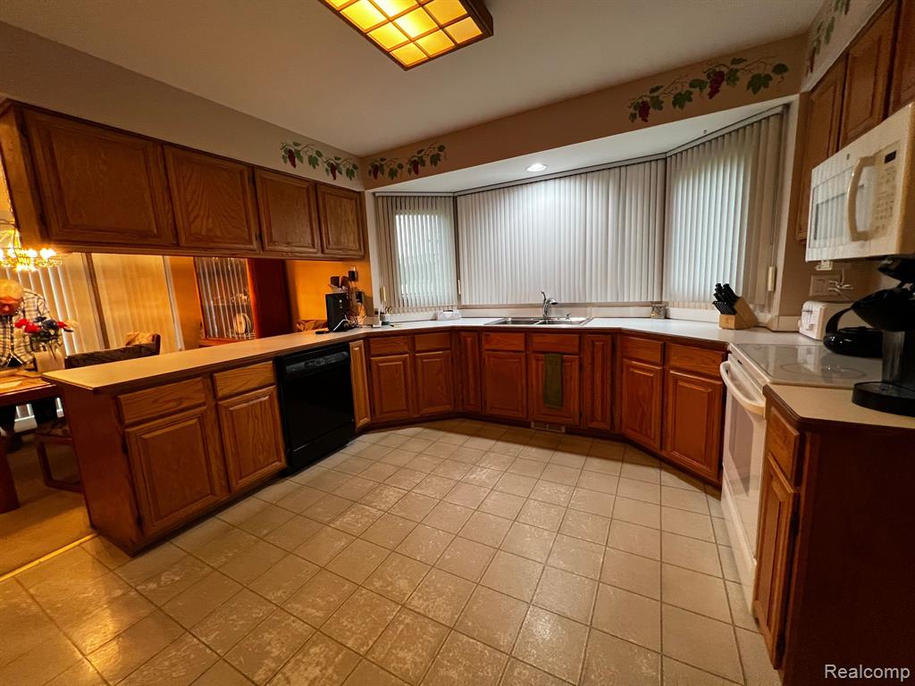 40363 DENBIGH Drive, Sterling Heights, MI 48310 — Photo 17