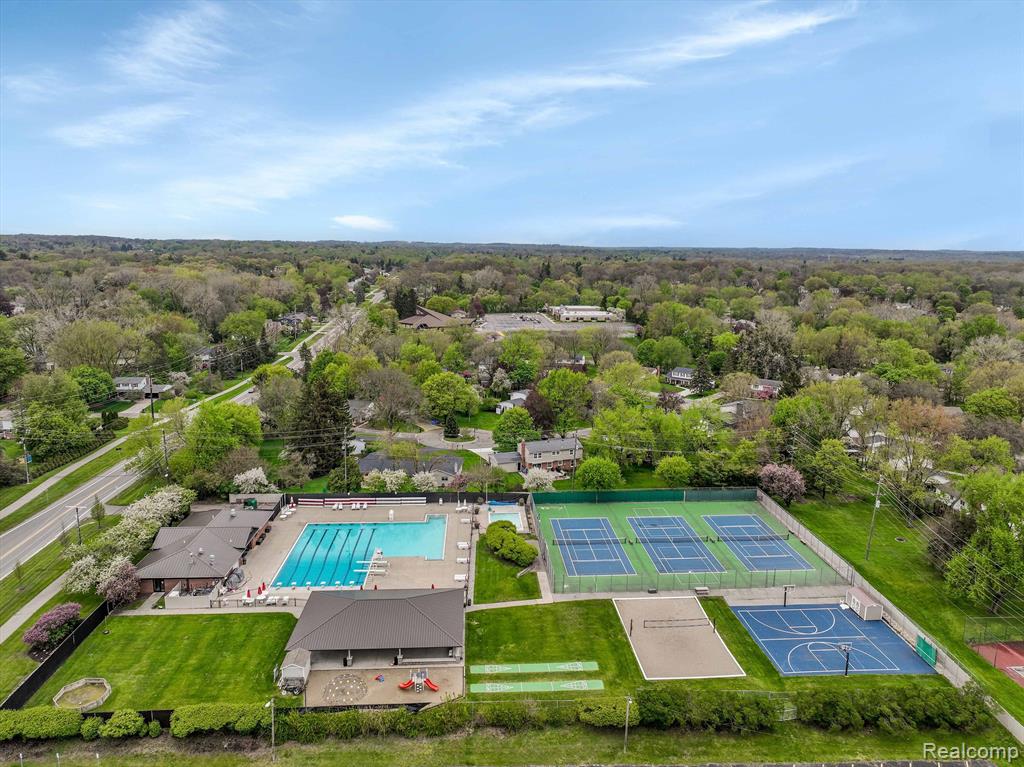 601 LAKE FOREST Road, Rochester Hills, MI 48309 — Photo 39